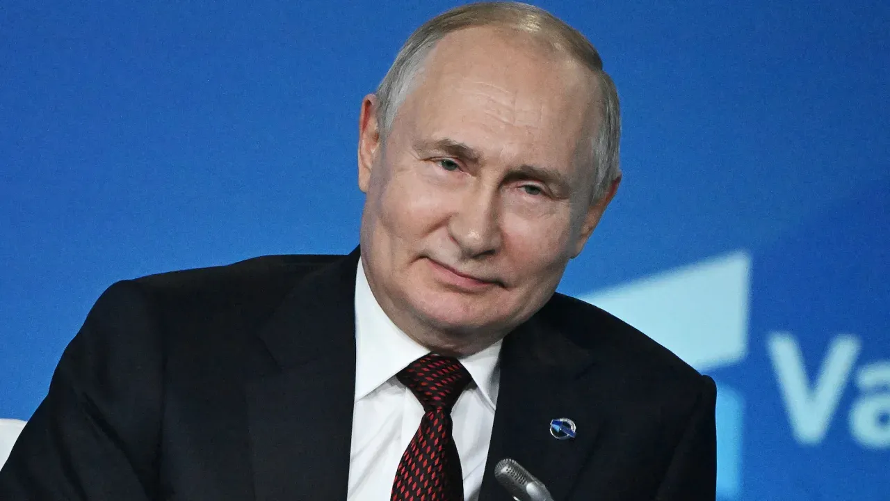 Vladimir Putin Declares Himself Winner of World’s Most Humble Leader Award